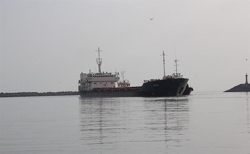 نخستین کشتی بزرگ با ۵۶۰۰ تن کالا در بندر آستارا پهلوگرفت+تصاویر